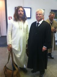 extra drei Marcel mit Jesus