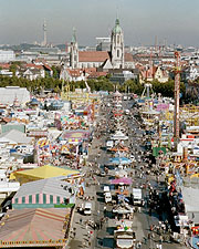 Blick vom Riesenrad auf die Wiesn