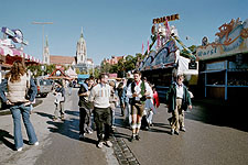 Besucher auf dem Oktoberfest