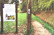 Limes Wallgraben mit Schild